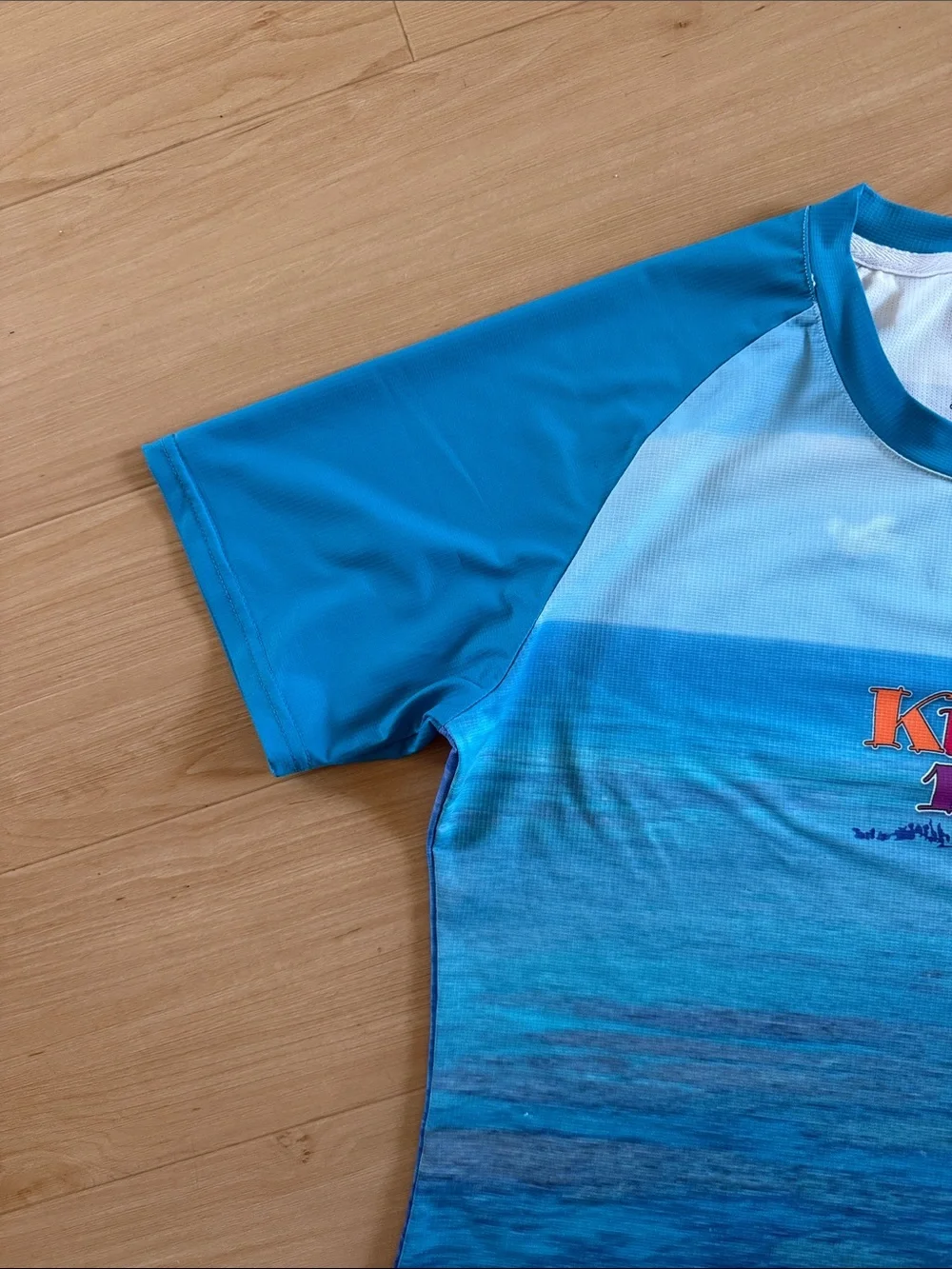 KEYS 100 2026 WOMENS SHORT SLEEVE PERFORMANCE TEE SHIRT OCEAN PATTERN MEDIUM NEW